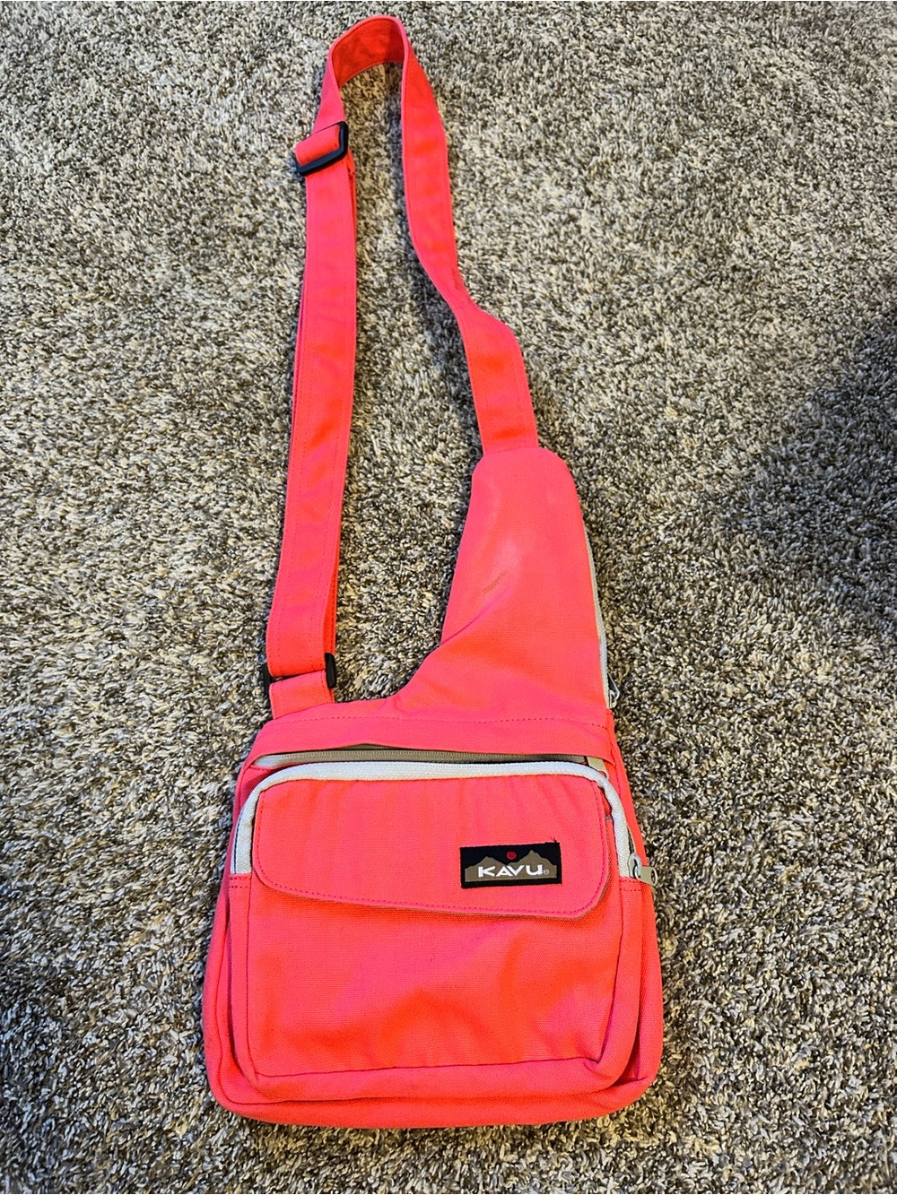 Kavu Women’s Bright Pink Sling Crossbody Bag